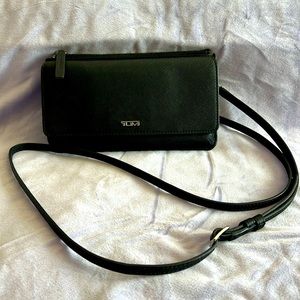 Tumi organize crossbody black